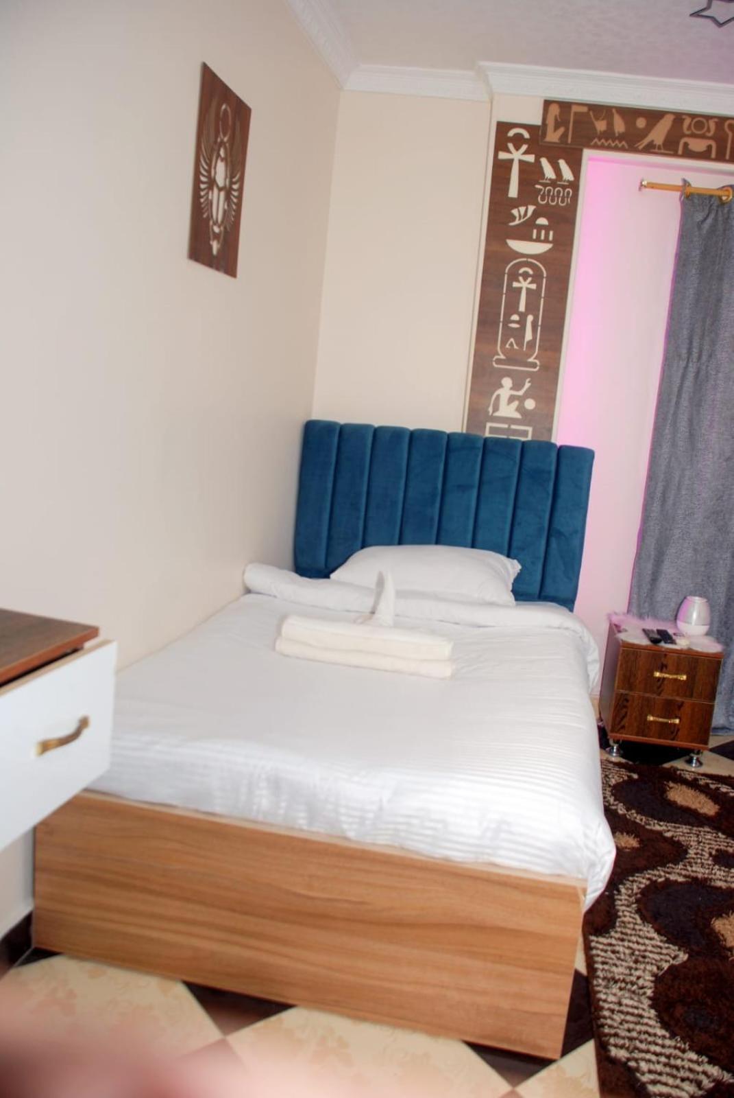 Pyramids Show Hotel Kafret el-Gabal Exterior foto